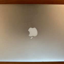 Apple Laptop 
