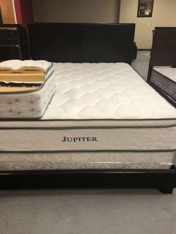 Queen Size Pillow Top Mattress - Sleep Tight