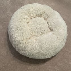 Fluffy Soft White Cat Bed Brand New