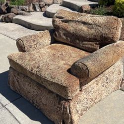 Free- Cozy Oversized Chair
