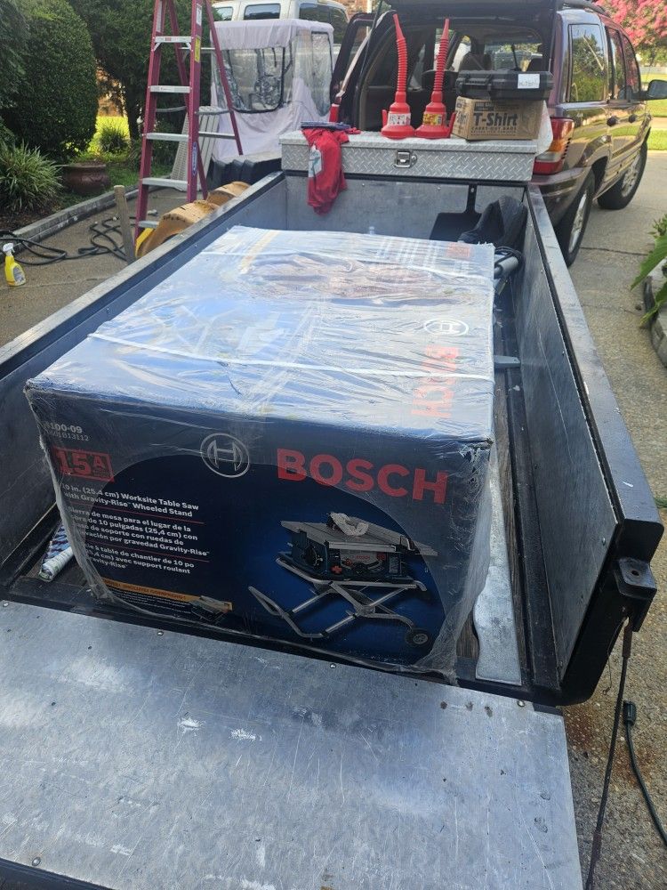 Bosh table saw with wheels brand new