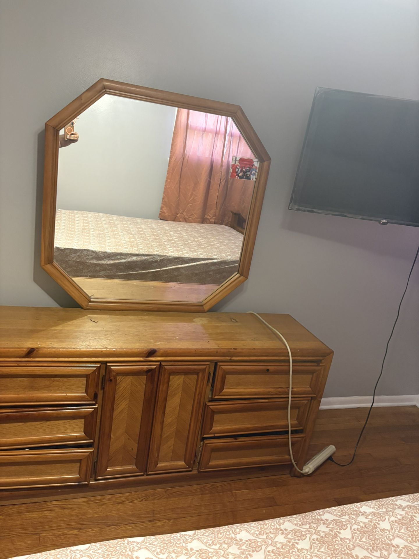 Dresser With Mirror