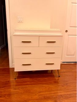 4 Drawer Dresser with Changing Top