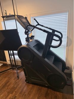 StairMaster 8 Series 8Gx Gauntlet X Stepmill Stepper Exercise Machine with LCD Console, Black