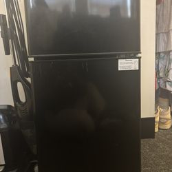 For Sale - 3.2 cu ft Mini Fridge/Freezer