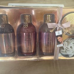 Body Care Set !!! Daisy Fuentes / Olivia & Co 