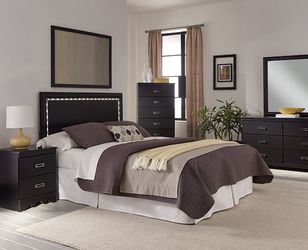 Stunning five piece bedroom set!