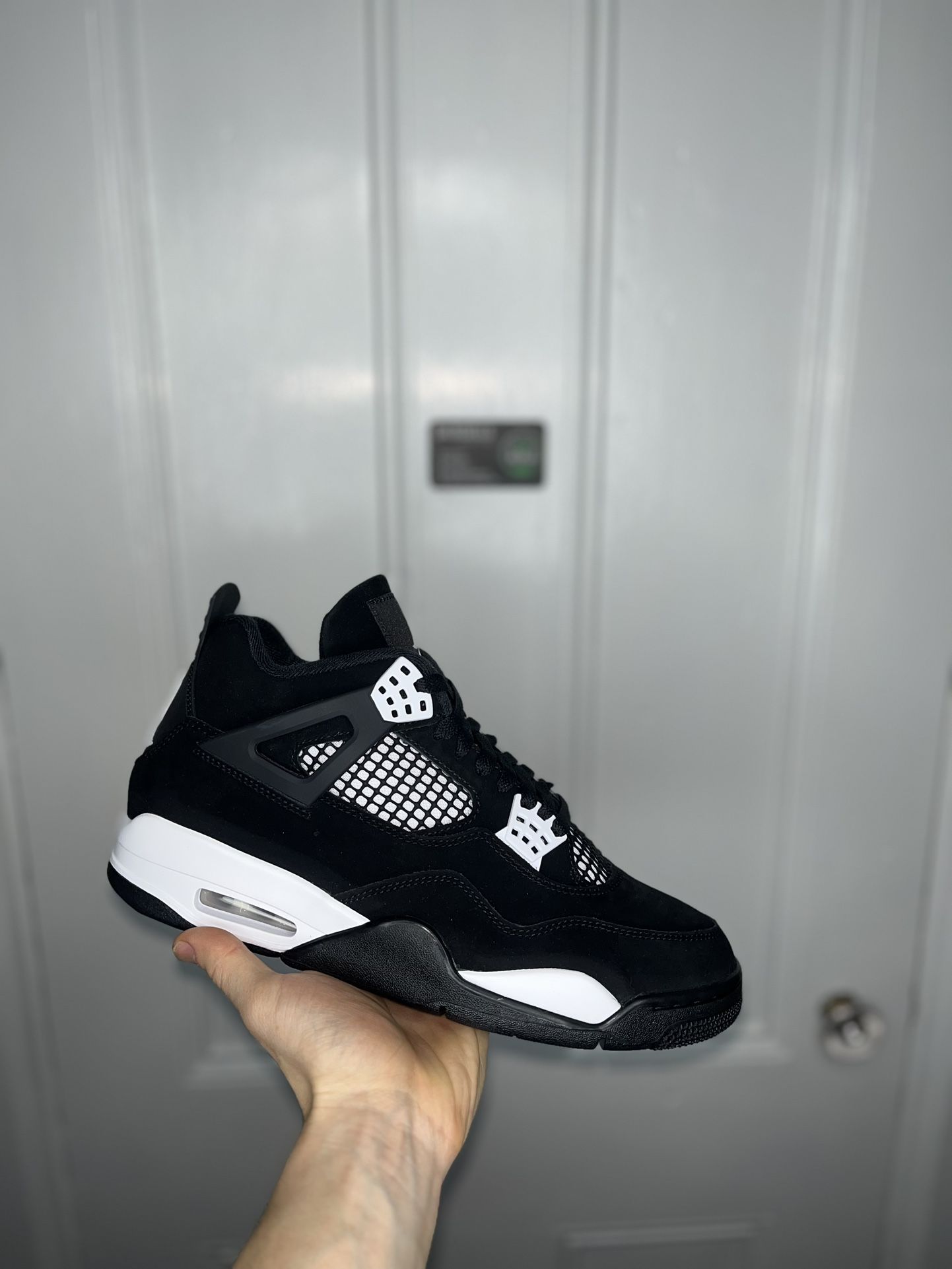Jordan 4 White Thunder