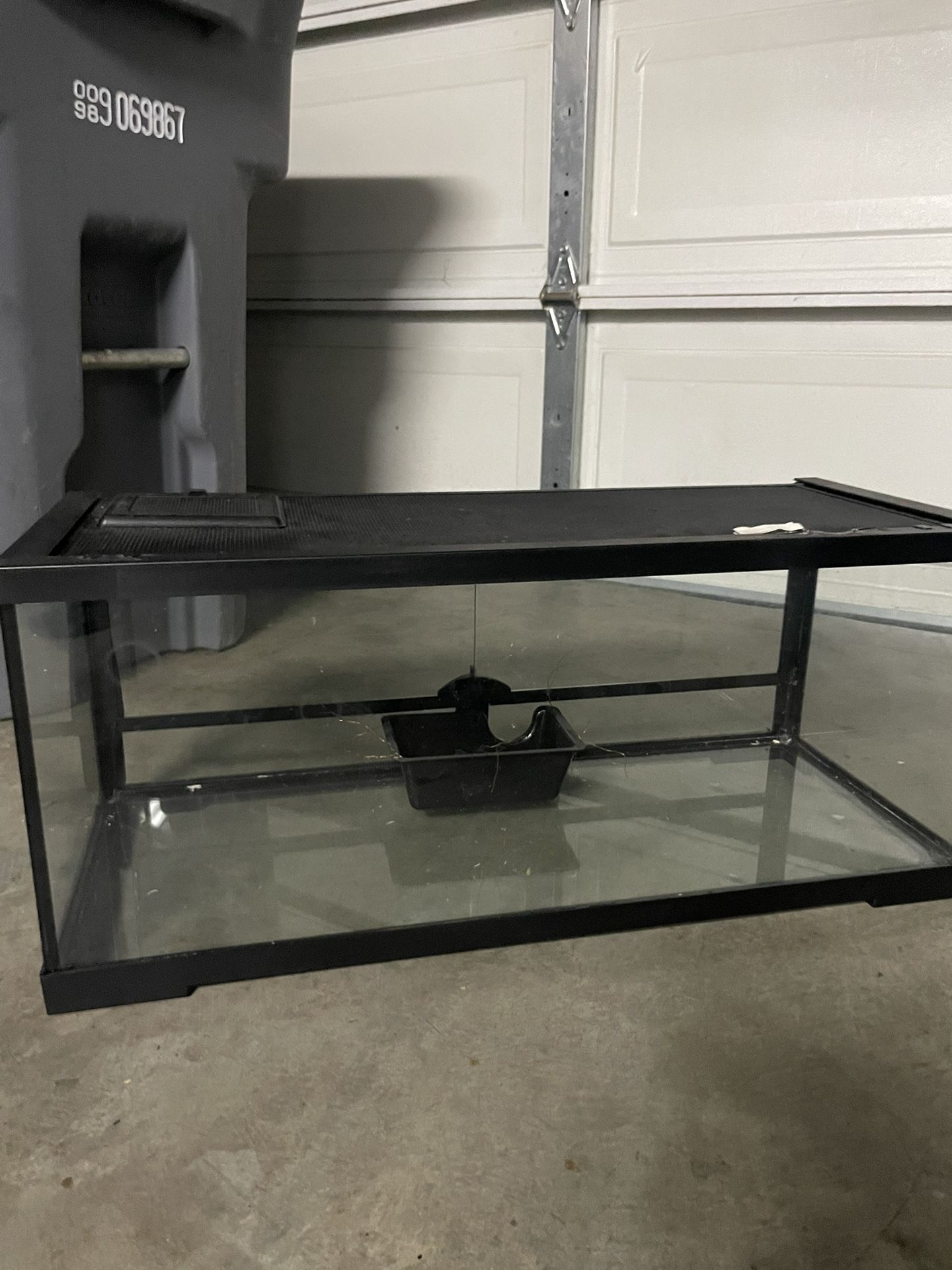 Reptile Tank With Swinging Doors