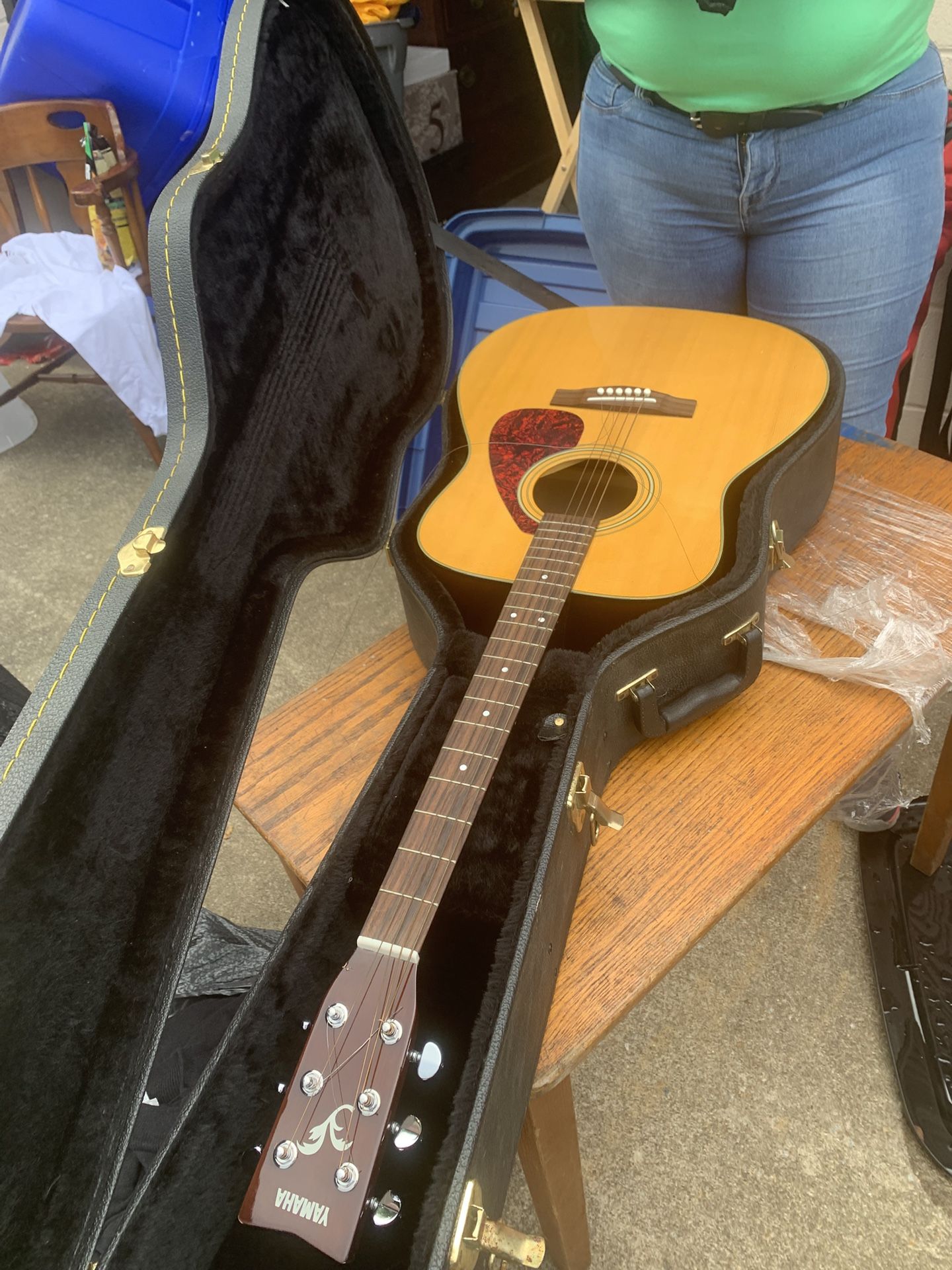  ⸻  🎸 Yamaha F325 Acoustic Guitar + Hard Case + Tuner