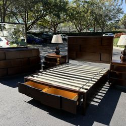 Beautiful Bedroom Set Queen Size Solid Wood Dark Brown Color In Excellent Condition