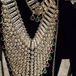 4 pcs Jewelry set with the Indian look(necklace, bracelet, earrings and ring)