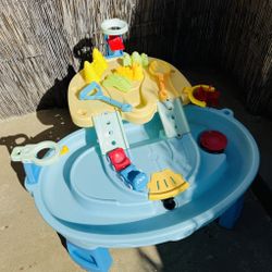 Step2 Ball Buddies Adventure Center Water Table