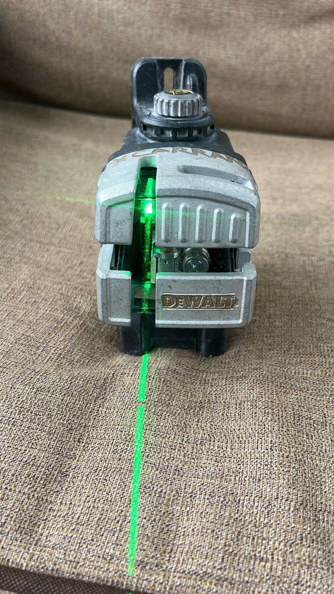 Láser Dewalt Con Pequeño Detalle De El Magnet Pero Funciona Bien Traiga Su Propio Láser Para Chequierlo Si Gusta