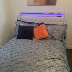 Full Bed (Mattress Included) 