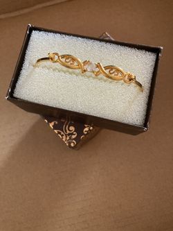 Brand new golden bracelet