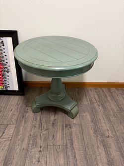 Side table green