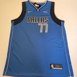 Dallas Mavericks Luka Dončić Jersey
Size Mens XL