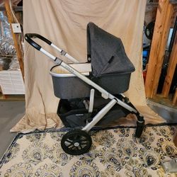 UPPAbaby Vista V2 Stroller - Great Condition, Fully Loaded with Accessories - $500