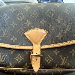 Authentic Louis Vuitton Saumur Monogram Crossbody Bag SD1020 Vintage