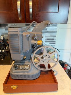 DeJur Model 1000 Art Deco Reg 8mm Movie Projector in Case