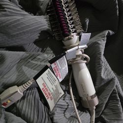 Shark
SmoothStyle Heated Comb and Blow Dryer Brush - HT202