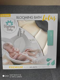 Blooming Bath Lotus - Premium Plush