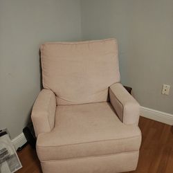 Silla Para Bebe Mecedora En Buen Estado Super Limpia No Esta Rota 