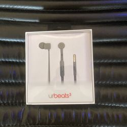 Dr. dre beats headphones... brand new in box and sealed 