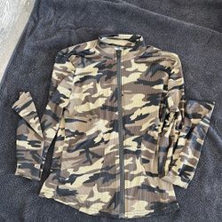 Women’s Camo athletic top