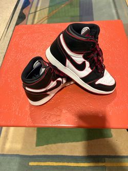 Nike Air Jordan 1 Retro High OG Bloodline