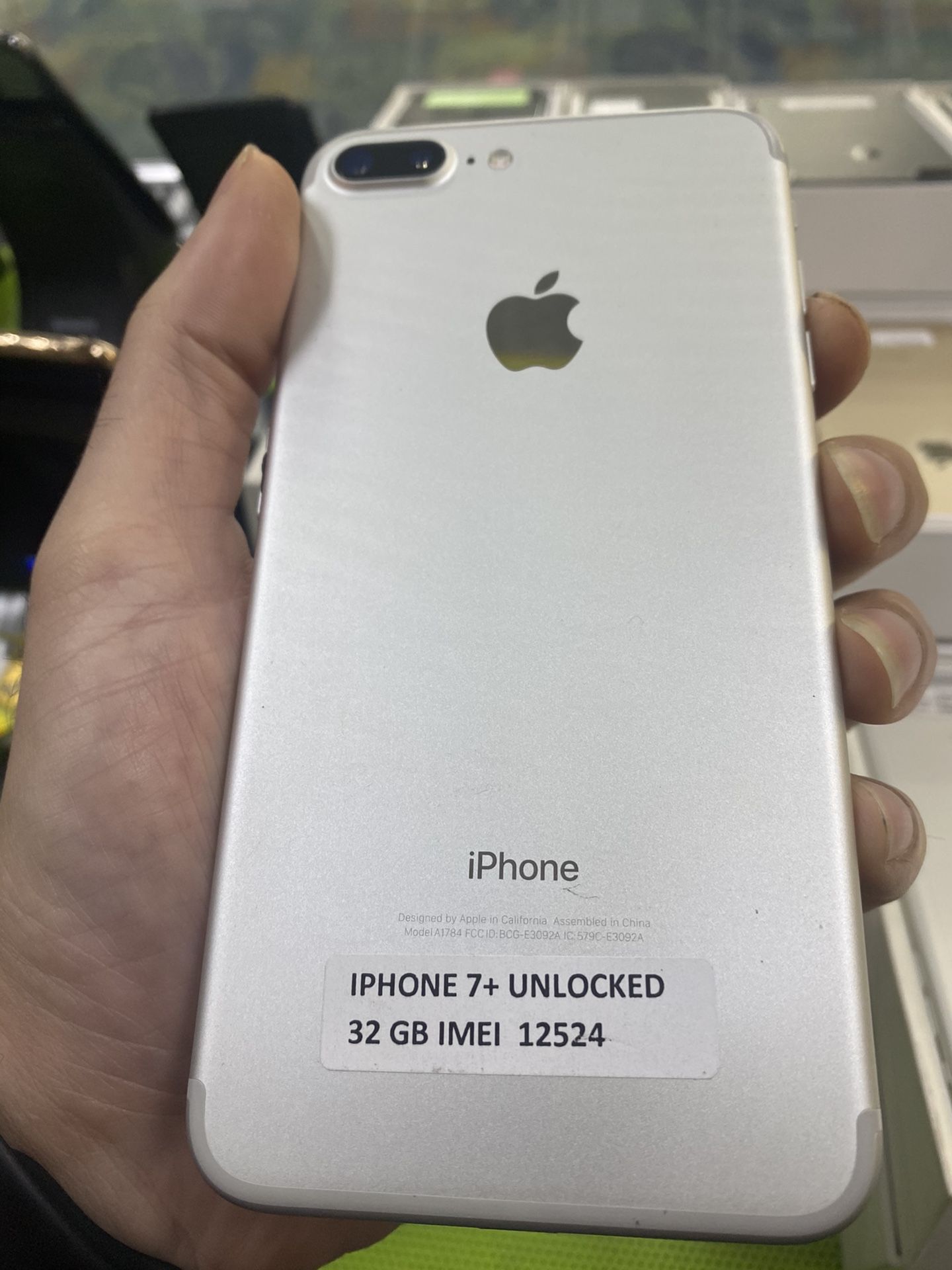 ⌚️⌚️iPhone 7 32gb Factory Unclocked With Warranty
