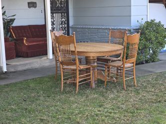 Tiger Wood Oak Dining Table & 4 Pressback Chairs