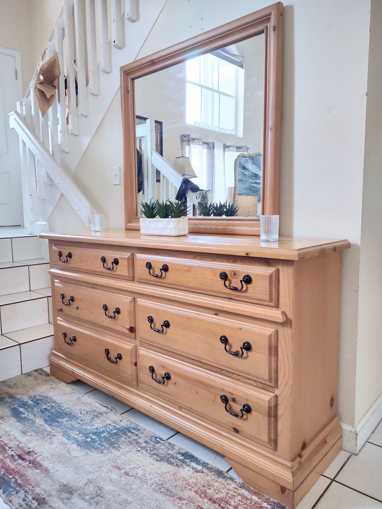 SOLID WOOD DRESSER WITH MIRROR 6 DRAWERS DELIVERY AVAILABLE 