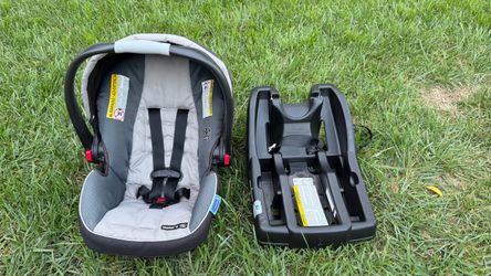 Graco Infant Car Seat with Base OFFERS WELCOME