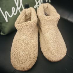 VICTORIA SECRET FLEECE SLEEPERS SIZE LARGE HARD BOTTOMS 