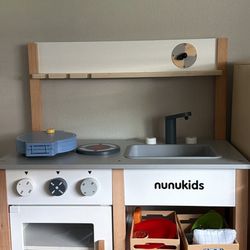 Kids Play Kitchen and Food Toys 