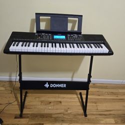 Piano- Keyboard  DONNER  . 61- KEYS 
