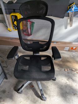 Desk/gaming chair