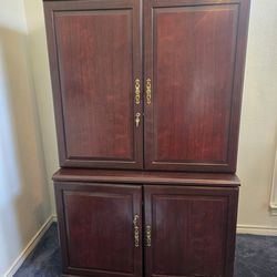 Come desk and cher very strong and good