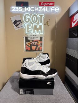 Some of the cleanest 11’s you will find! Vnds Air Jordan Concord 11’s size 12 with original box and shoe trees.