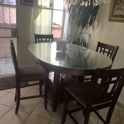 Table & Chairs