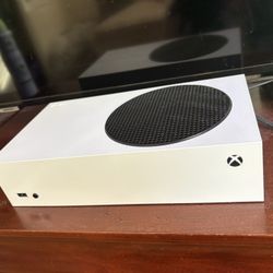 Xbox Series S And Controller