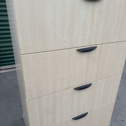 Cajonera grande pesada buena 54”Tx35.5”Wx22”D/ con llave / big heavy chest of drawers with key