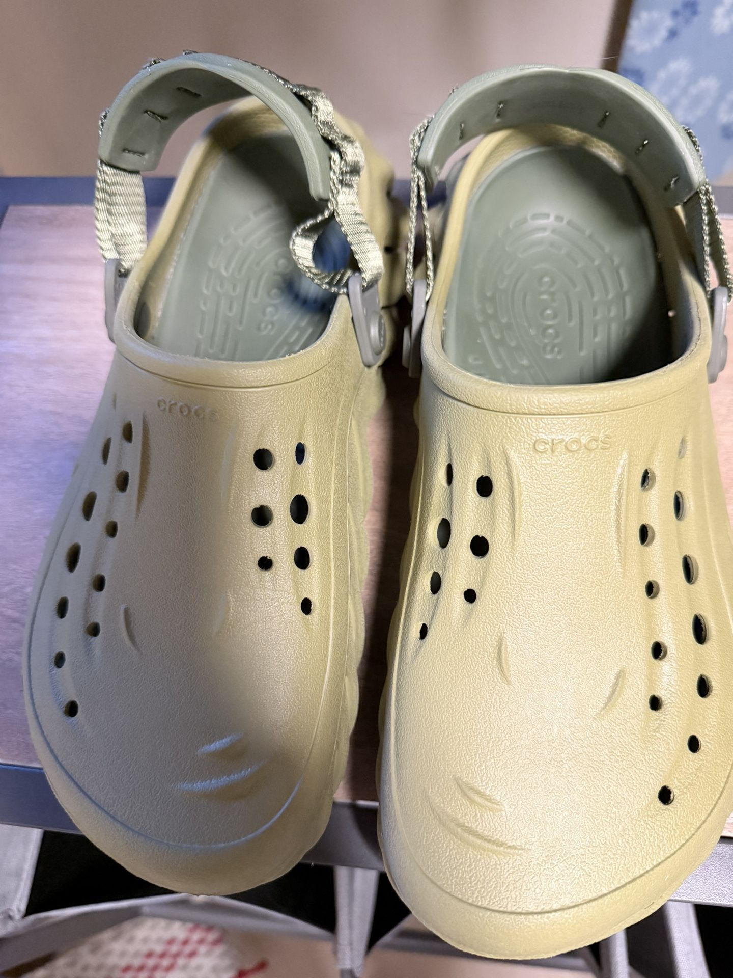 Crocs Mellow Clog – Men’s Size 10 (Excellent Condition)