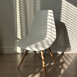 White Table Chair with Wooden Legs