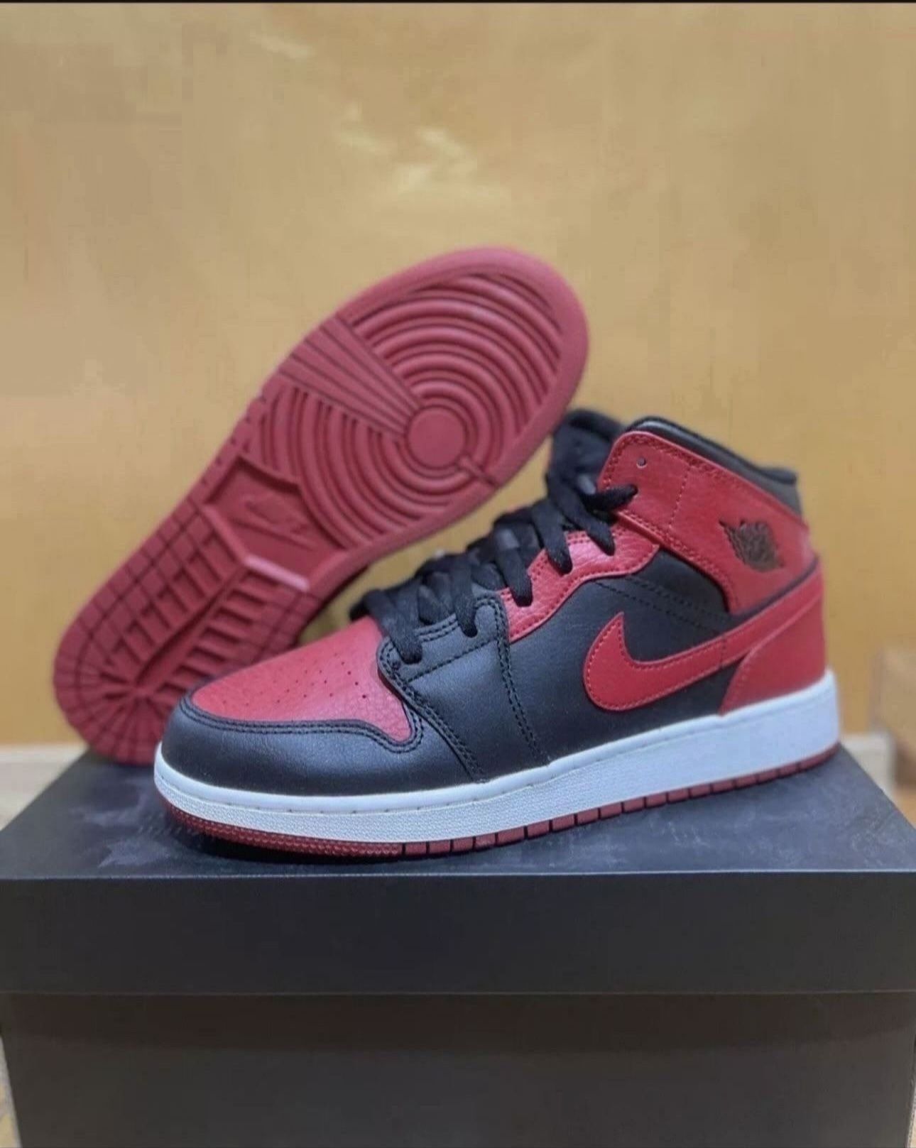 Nike Air Jordan 1 Mid GS Banned Bred Sz 6.5Y Black Gym Red White 554725-074 Brand New