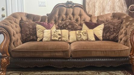 Victorian Style Tufted Sofa with Wood Frame