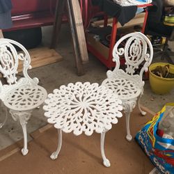 Antique Rod Iron White Children’s Table And 2 Chairs