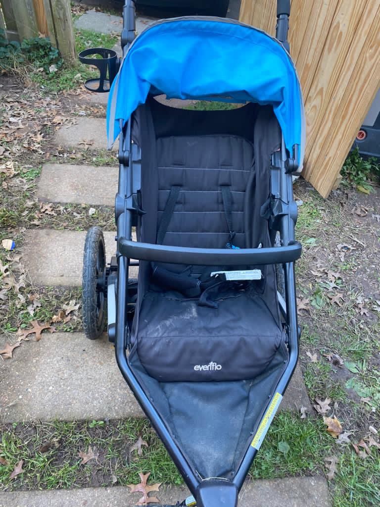 Nice baby stroller in good condition